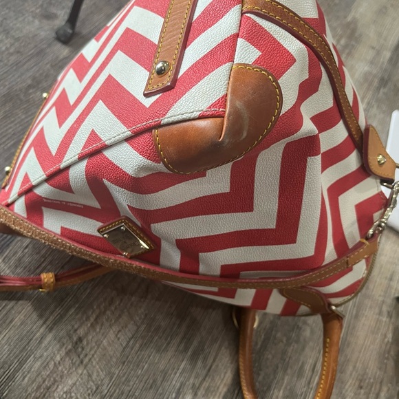 Red and white Chevron Style - Picture 5 of 7